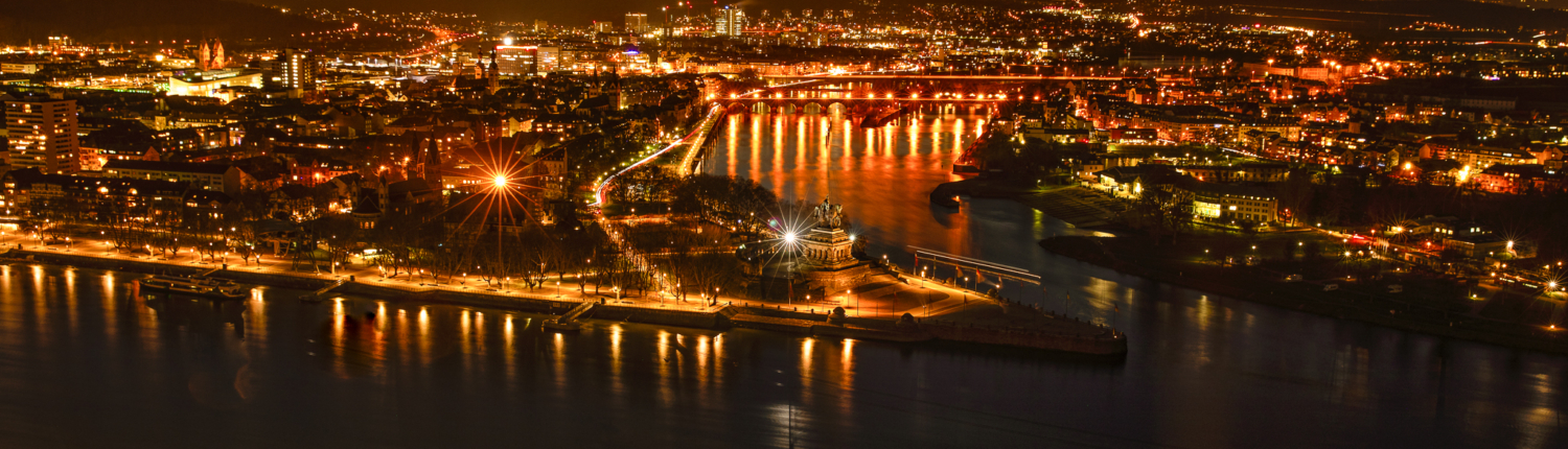 Blick auf Koblenz bei Nacht von der Festung Ehrebreitstein aus - Martina Wagner Immobilien