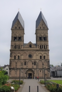 Frontalaufnahme des Mariendoms in Andernach - Martina Wagner Immobilien