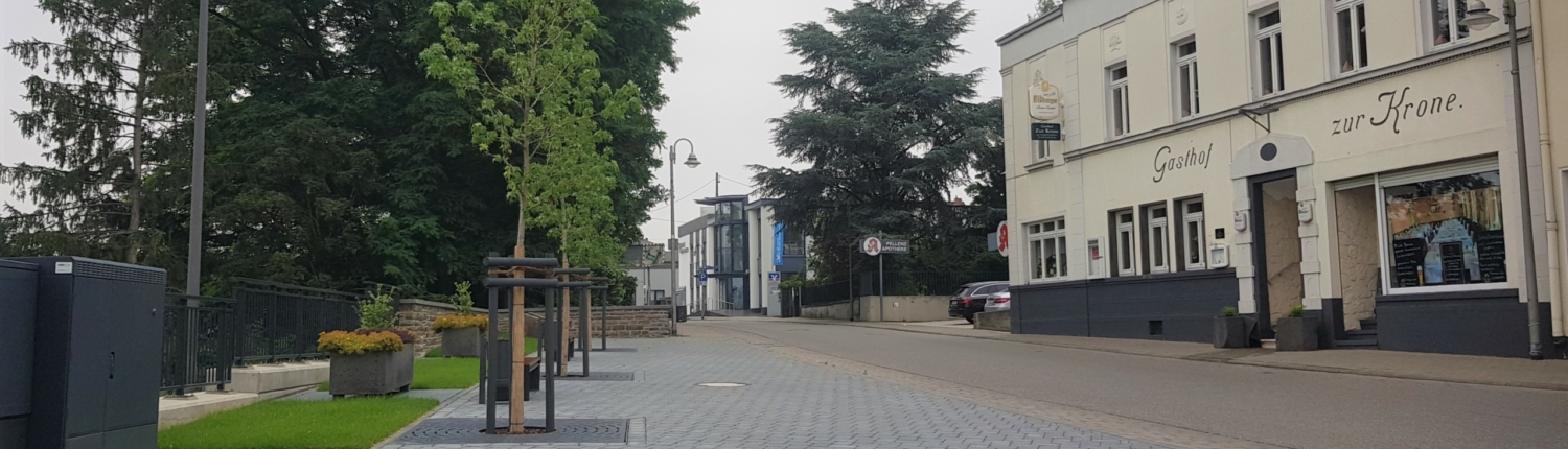 Ortskern von Plaidt. Blick auf die Bahnhofstraße und das Gasthaus zur Krone - Martina Wagner Immobilien