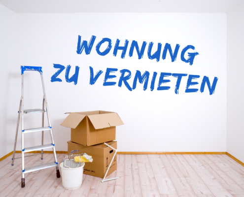 Eine leere Wohnung mit dem Anstrich "Wohnung zu Vermieten" und ein paar Umzugskartons und Streichutensilien im Vordergrund - Martina Wagner Immobilien