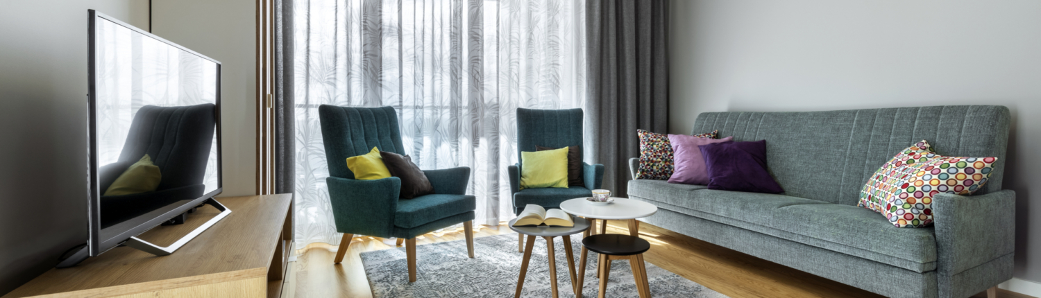 Modernes Wohnzimmer - Martina Wagner Immobilien