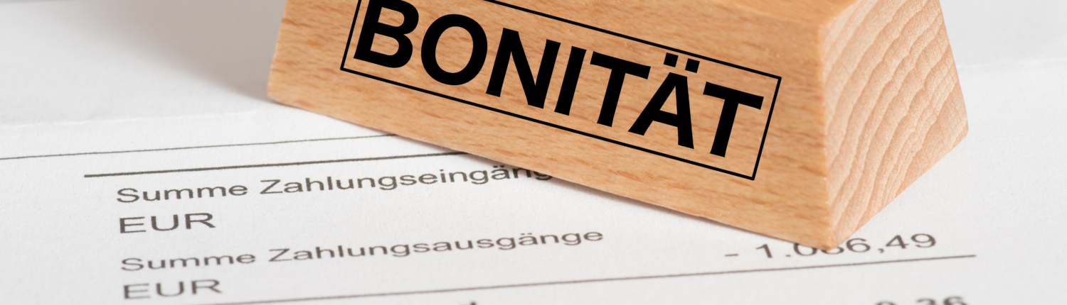 Kontoauszug von einer Bank und Stempel mit dem Aufdruck Bonität Stempel mit der Aufschrift Bonität auf einem Dokument - Martina Wagner Immobilen