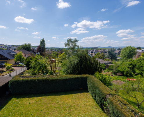 Fernblick aus dem Kinderzimmer über die Ortschaft Fernblick aus dem Kinderzimmer über die Ortschaft