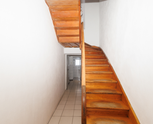 Flur & Treppenaufgang ins OG