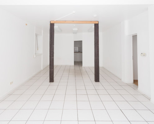 Laden links mit Zugang zu weiteren Ladenräumen