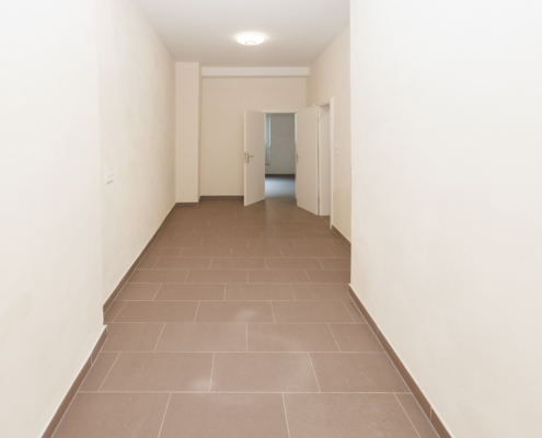 hinterer Ladenraum mit Flurzugang