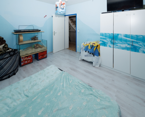 geräumiges Kinderzimmer