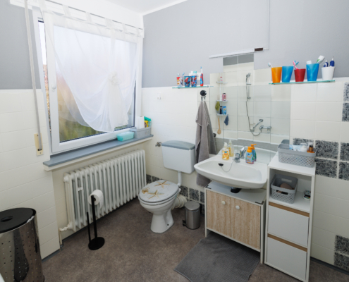 modernisierungsbedürftiges Wannenbad