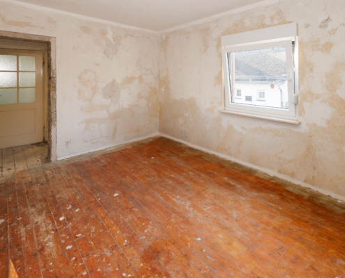 Schlafzimmer EG mit Blick in den Flur